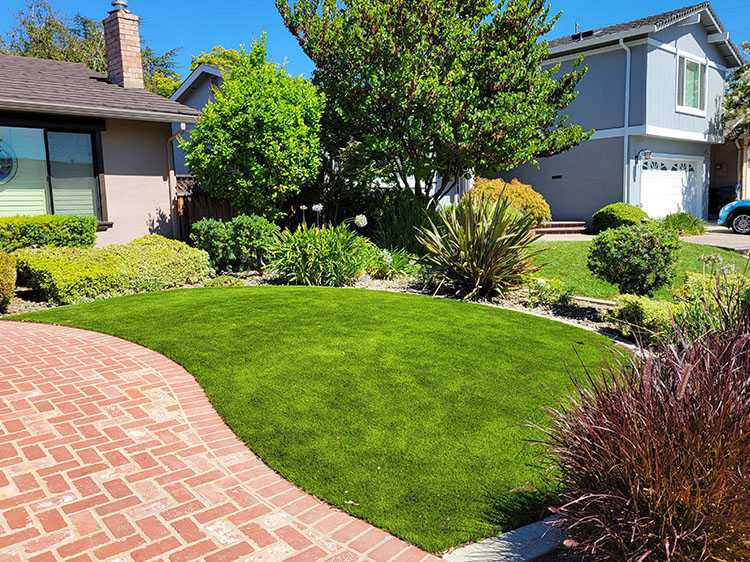 Designing a Synthetic Grass Installation to Suit Your Lifestyle