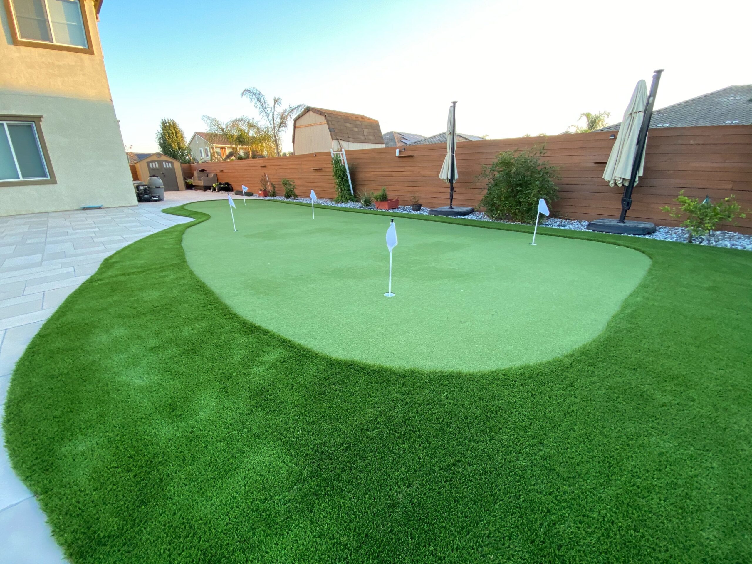 Why Putting Greens Are Better with Artificial Grass Installation in Phoenix