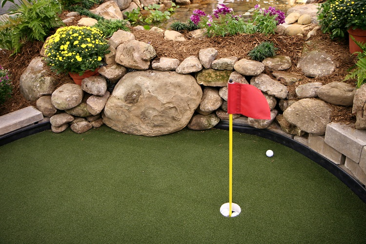 Artificial Grass Putting Greens in Vacaville: Perfect Home Feature