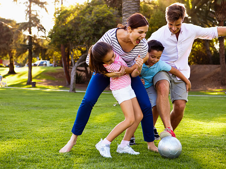 8 Family Games You Can Play on an Artificial Grass Putting Greens in Phoenix