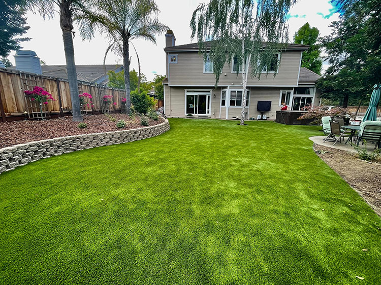 Perks of Synthetic Grass in Tracy for Busy Homeowners