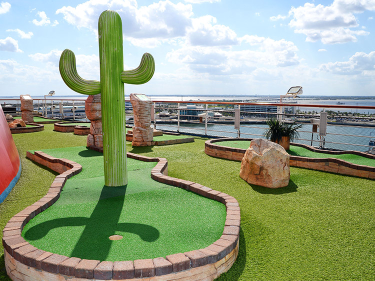 8 Reasons Why Synthetic Grass Installation in Miami is Perfect for Mini Golf Courses