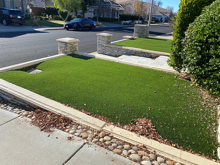 Practical Tips for Maintaining Synthetic Turf in Texas