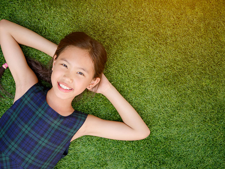 5 Health Benefits of Synthetic Grass in San Antonio for Kids and Adults