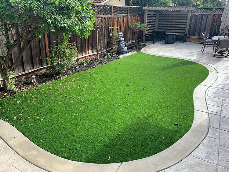 How to Install Artificial Grass on a Sloped Surface: A Step-by-Step Guide to Backyard Landscape Design with Artificial Grass