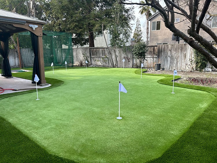 Features You Can Add to Your Backyard Putting Green